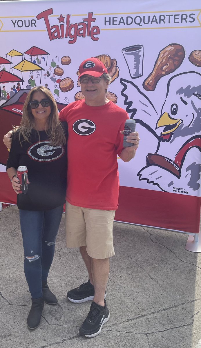 kimlittle3388's tweet photo. 680 The Fanβs Athens Tailgate vs Auburn! #GoDawgs #BeatTheBarn #UGAvsAU #DawgNation #BeatAuburn #AUvsUGA #DawgsOnTop #680Tailgate #ItsSaturdayInAthens @680TheFan πΆππ»π«π― https://t.co/6hZhxGkmVQ