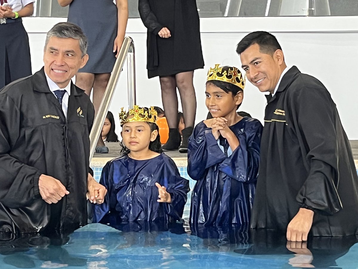 ColegioUnion's tweet photo. Gratitud a Dios por una bendecida Semana de Oración en el Colegio Unión de Ñaña. Hoy sábado 10 alumnos entregaron su vida a Jesús a través del bautismo. 

#ColegioUnión #EstoEsEA #MásQueEnseñanza #Bautismos https://t.co/c8z3vraGQb