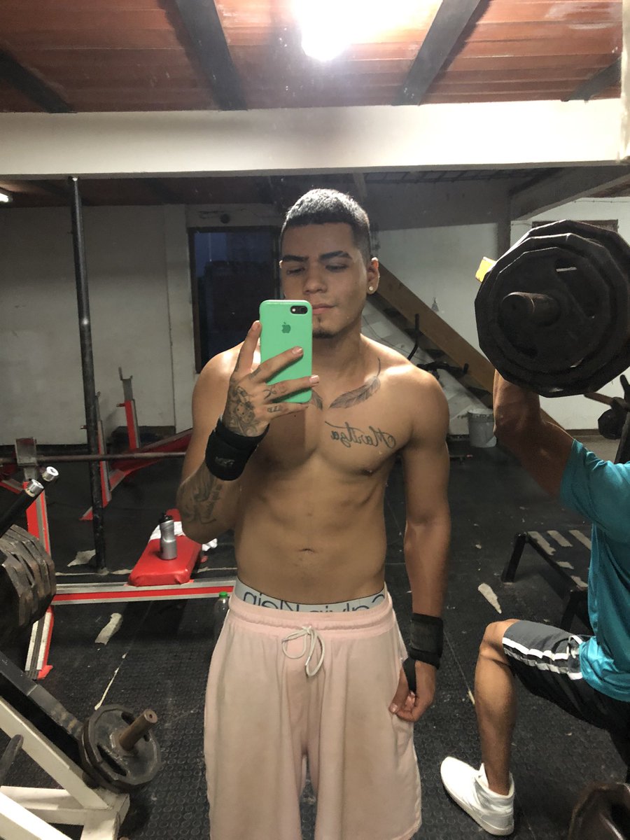 caspian2402's tweet photo. Ey rico entrenar con alguien🔥#fitness https://t.co/rpyMvMV4H2