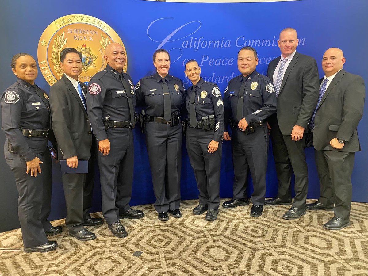 Congratulations to LADA BOI Sergeant Jenelle Meier for her graduation from Sherman Block Supervisory Leadership Institute Class 492 👏
 #SLIGraduation #womeninlawenforcement
