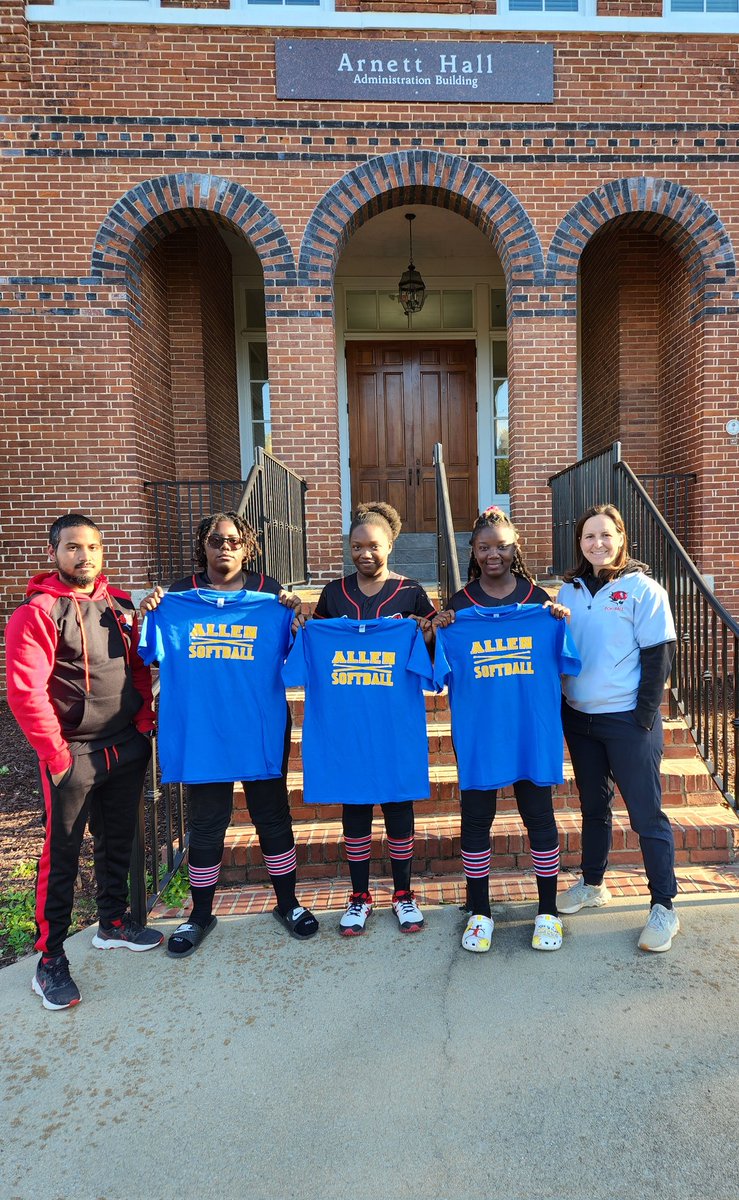 AJHSSoftball's tweet photo. Thank you @coachkrob_  and @AllenUnivSB for hosting us today! We had a great day seeing what it's like to be a Yellow Jacket! #bettereveryday

@AndrewJacksonHS 
@Ambassadors4Jax https://t.co/qqf1C1HuVQ
