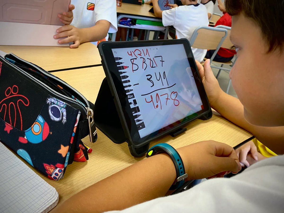 AlboradaColegio's tweet photo. ➕Sumas y Restas Interactivas➖
🧮 El viernes disfrutamos de un mini campeonato de sumas y restas con llevada.
Además de repasar las sumas y restas con llevada, perfeccionamos nuestro manejo del iPad.
¡Qué divertido!
#Sumas #Restas #Tecnología #InnovacionAlborada #Primaria https://t.co/Lon2S4IpWi