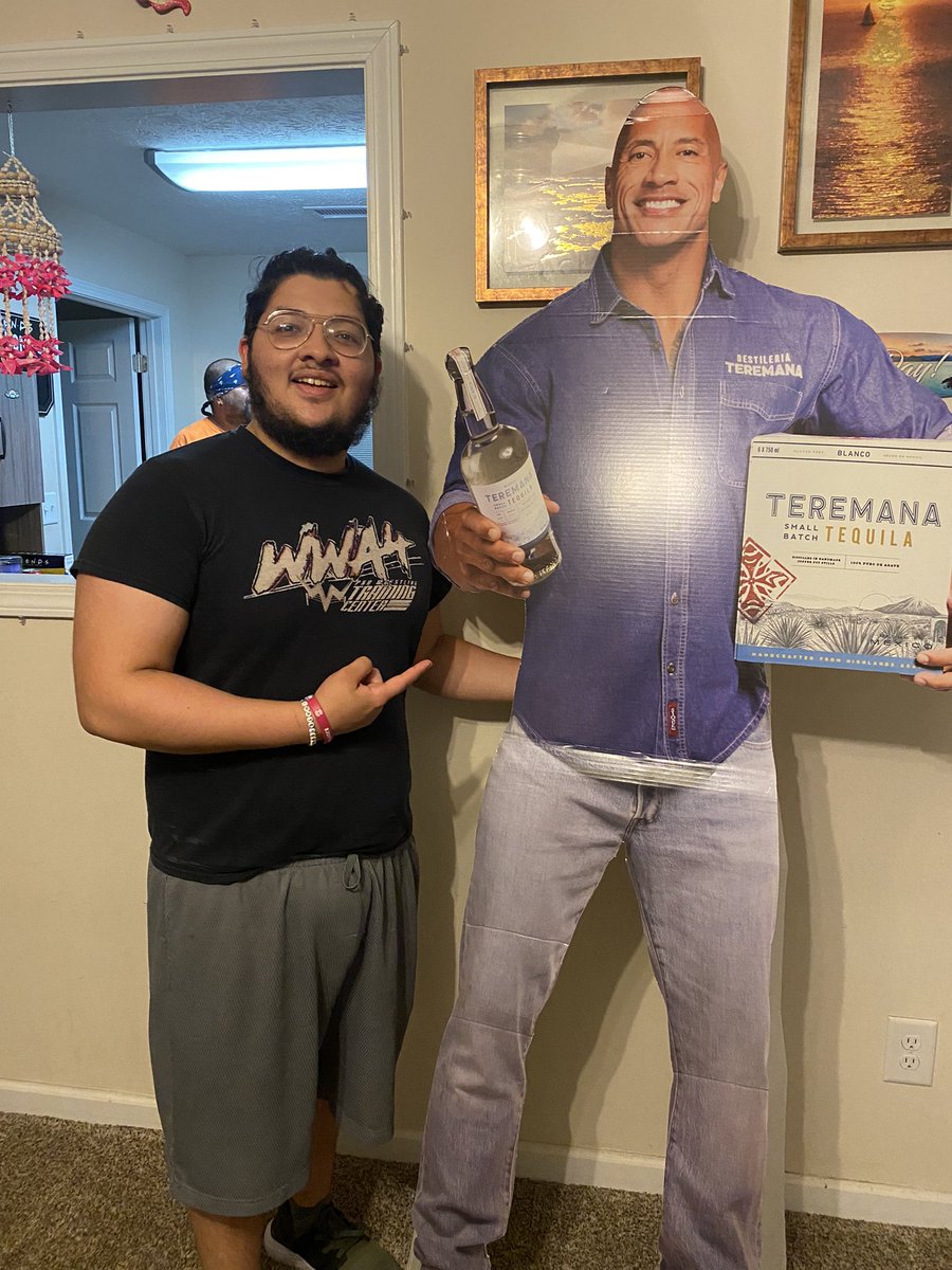 LuchaTarantino's tweet photo. @Rico94Gonzalez why you playing he pulled up to my house yesterday. https://t.co/WerrnJmrk2