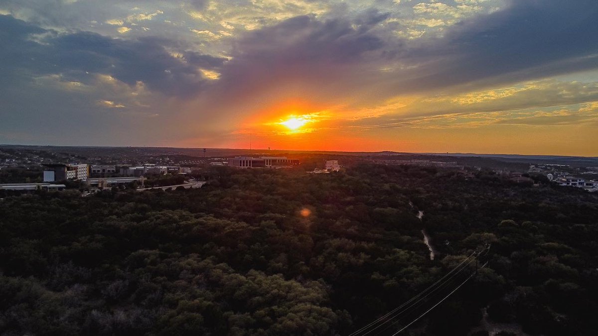 cconnor_crowe's tweet photo. Sunset yesterday was ๐ฐ whatโs your favorite?
#dji #djimini2 #dronesunset #austinsunset #dronephotography https://t.co/LAWL1aFhv5