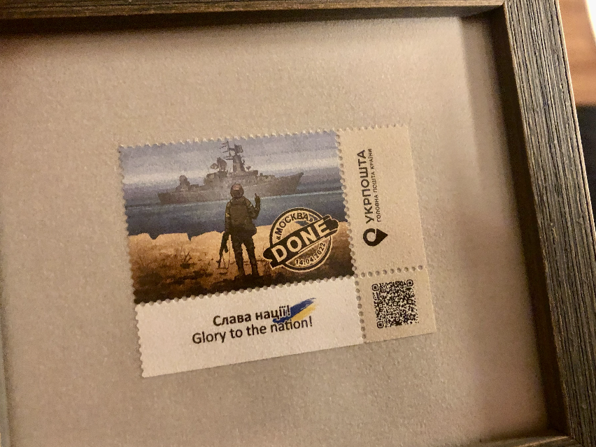 Got this iconic farewell present from my 
@Ukranian colleague. She has been with us at @mgmtbss for 5 months on a special fellowship grant at 
<a href="/AIAS_dk/">Aarhus Institute of Advanced Studies</a> funded by <a href="/AUFF2017/">Aarhus Universitets Forskningsfond</a>. Now she returns with her kids to Ukraine. What a difficult decision to take. Take care! Slava Ukraine!