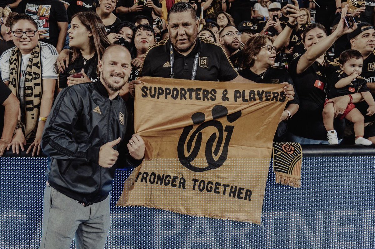lafcs2s's tweet photo. #ScarvesUpForGood #forzamo #Moeterno @JordanCHarvey @lafc https://t.co/prMcSrcWDg