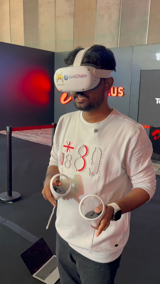 Metalok_io's tweet photo. The #creators who always have influenced us through their content, for a change were influenced by our #virtualcontent at @airtelindia #5GLaunch
Thank you @abhiandniyu , @urmilawekar , @Jaykapoor24 , @TechBossIndia for showering praises & enjoying our immersive lok. https://t.co/Xsg2VgNIAb