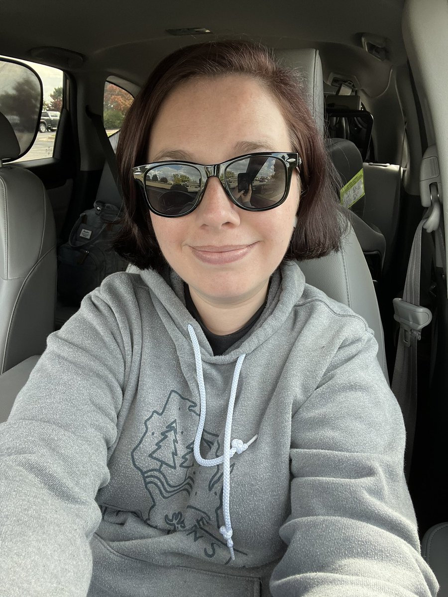 mindofmarina2's tweet photo. Car selfies just hit different in October🧡🖤🎃
•
•
•
•
•
#selfies #raybans #freckles #spooky #hoodieseason #wisconsinmom #altmom #elderemo #spookybabe #spookylife #altgirl #witchyvibes #feelingmyself #feltcute #spookyszn #selfie #ootd #halloween #saturdayvibes #october https://t.co/MhLxranOak