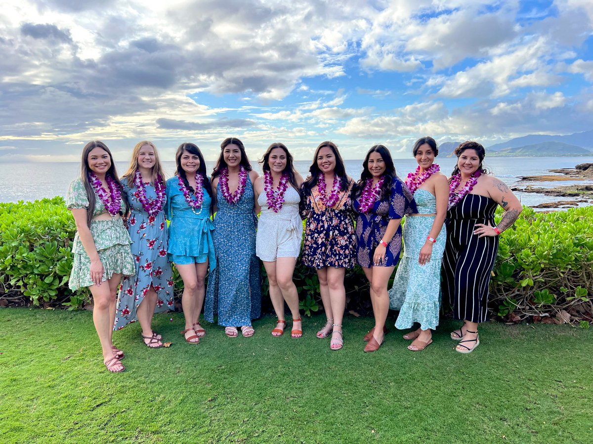 teemaariee's tweet photo. Week in Hawaii filled with amazing views &amp; good company🌺🌊♥️ https://t.co/Nvhiq0CMg7