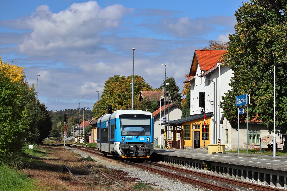 MiraOpavak's tweet photo. 📷 Jen tak pár fotek ze čtvrteční návštěvy Slavonic.
@ceskedrahy_ @Spravazeleznic #vlak #vlaky #železnice #train #railway #nádraží #příroda #podzim #Slavonice #autumn #RegioSpider #Stadler #RegioShuttle #RegioShuttleRS1 https://t.co/7C6pepHQgc