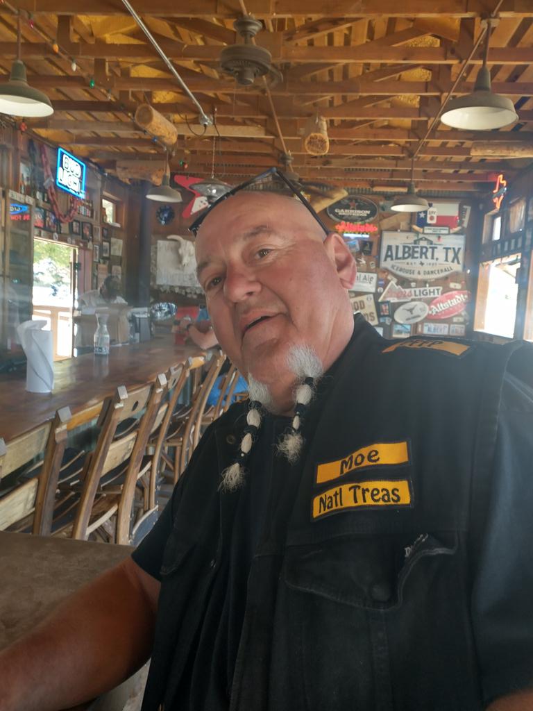 Mocephus8's tweet photo. Bar hopin #somewheretexas https://t.co/JfcEPdw76f