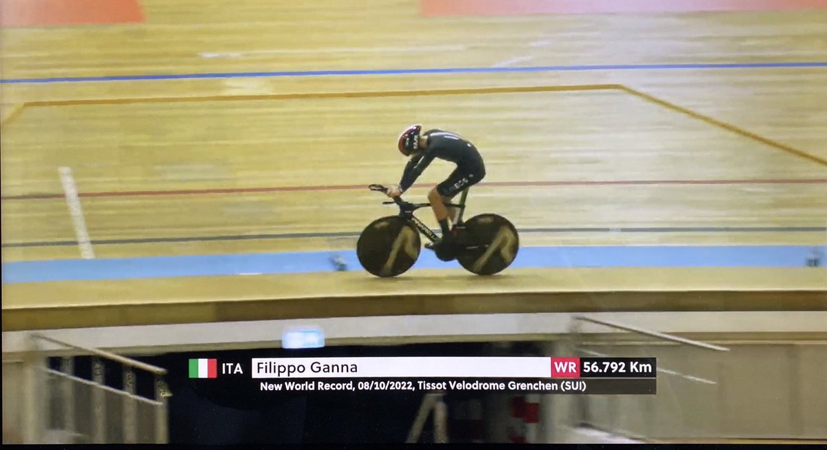 faustocoppi60's tweet photo. 🚨 NEW UCI HOUR RECORD ⏱️
5️⃣6️⃣.7️⃣9️⃣2️⃣

The machine Filippo Ganna did it, he broke both Dan Bigham's and Chris Boardman's records. Destroyed them. This was absolutely historic stuff tonight, one of the greatest ever performances in sports. GRANDE PIPPO! 👏

#UCIHourRecord https://t.co/rzRdChTiUi