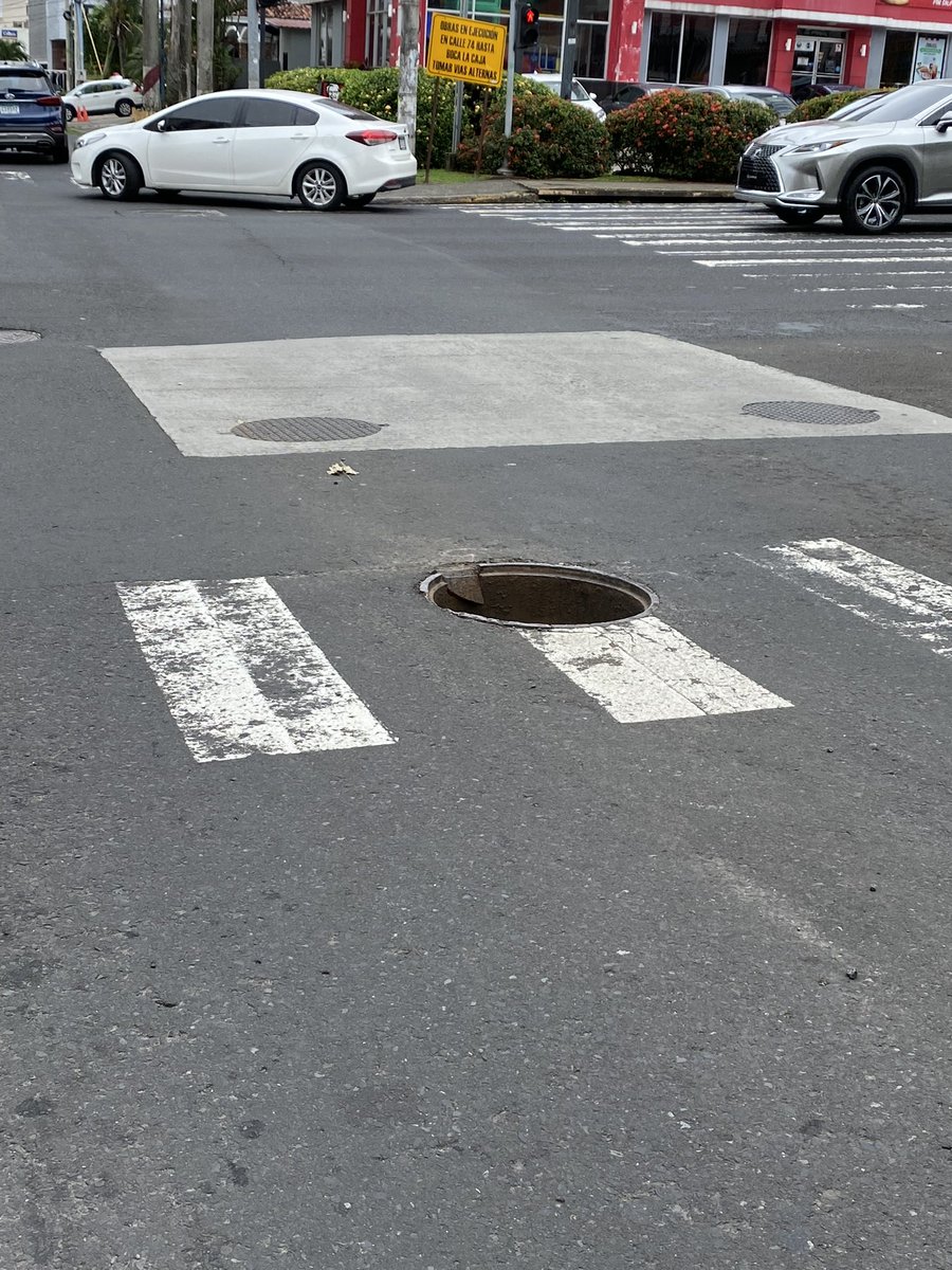 TonysJournalPTY's tweet photo. @IDAANinforma @MOPPma @311Panama Por favor las autoridades competentes manos a la obra con esto señores. Esta alcantarilla sin tapa esta en la calle 74 de san francisco antes de llegar a calle 50. Qué esperan que haya algún lesionado grave? Inaceptable esta situación!!!!!!😡😡 https://t.co/Oyrsoav3kd