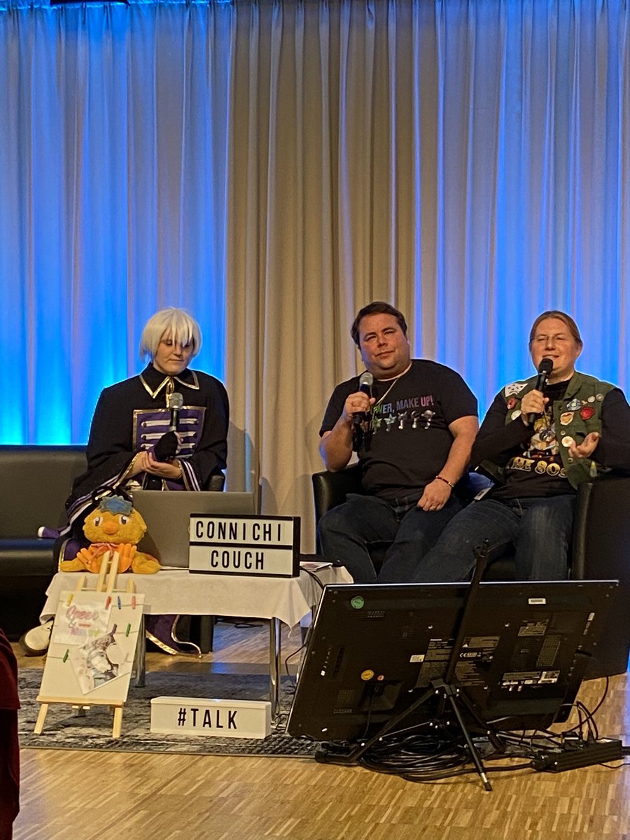 Queer &amp; Nerdy Talk❣️ <a href="/queerundnerdy/">Queer&Nerdy</a> sind jetzt auf der #ConnichiCouch mit ganz viel Szene-Rückblick &amp; Nostalgie!🥰

#Connichi #Connichi2022 #Talk #queer #Kassel