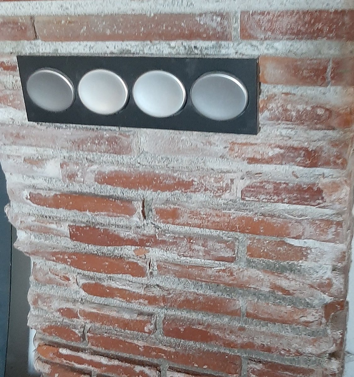 ¿TIENES EFLORESCENCIAS EN EL LADRILLO VISTO?
En Kerakoll tienes la solución. 

#arquitecto #arquitectotecnico #aparejador #ingeniero #humedad #eflorescencias #capilaridad #ladrillovisto #kerakoll #granada #almeria