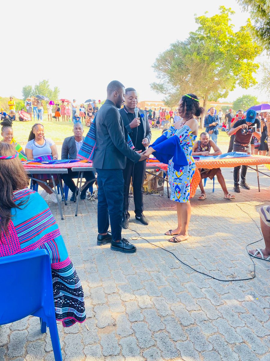 CliffordChuene's tweet image. We commend the Students of University of Limpopo for showing us that tribalism is a nonexistent thing, a wedding between a Venda and Swati, all tribes played a role, through lobola negotiations and other activities, attires of different tribes were represented ❤️🔥OneNation 🌍
