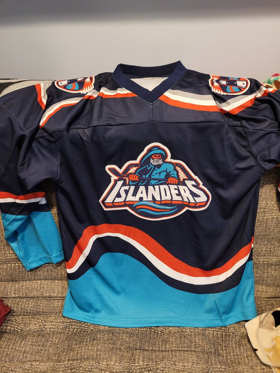 We had @ShaggyVonDoom of @HPuckberg + @LOPN_Avalanche on our podcast, @BaseballAndWhat, a while to rank our favorite #hockey jerseys of all time. We both had the @NYIslanders fisherman jersey in our top 5. Figured it was time...Loved these since they were introduced on #ESPN!