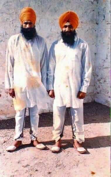 saihathi's tweet image. ਜਿਨ੍ਹਾਂ ਨੇ ਆਪਾ ਵਾਰ ਸਾਨੂੰ ਜੀਊਣ ਜੋਗੇ ਕਰਤਾ

ਸ਼ਹੀਦੀ ਦਿਨ ਭਾਈ ਸੁੱਖਾ ਜਿੰਦਾ

ਧੰਨ ਕੁਰਬਾਨੀ