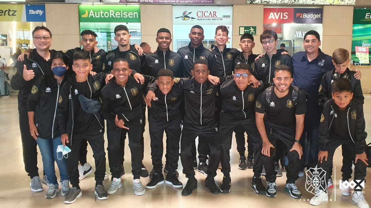 CDTFundacion's tweet photo. 👋 ¡BIENVENIDOS a la Isla 💙‼️ La @cdtpanama 🇵🇦 llegó hoy a Tenerife 🛬 para pasar varios días (hasta el 17 de octubre) de convivencia, entrenando-jugando amistosos en la Ciudad Deportiva Javier Pérez 🏟 ante la @CdtCantera, conociendo la estructura del @CDTOficial o el #HRL 👏 https://t.co/sMTV5CeTw2