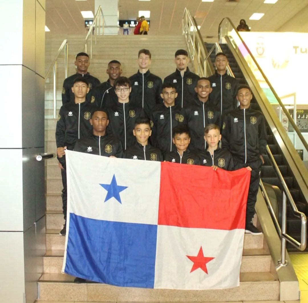 CDTFundacion's tweet photo. 👋 ¡BIENVENIDOS a la Isla 💙‼️ La @cdtpanama 🇵🇦 llegó hoy a Tenerife 🛬 para pasar varios días (hasta el 17 de octubre) de convivencia, entrenando-jugando amistosos en la Ciudad Deportiva Javier Pérez 🏟 ante la @CdtCantera, conociendo la estructura del @CDTOficial o el #HRL 👏 https://t.co/sMTV5CeTw2