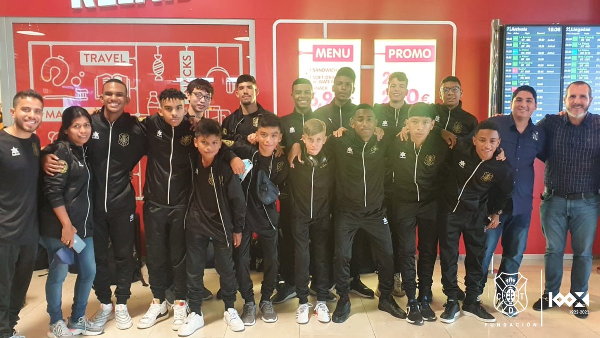 CDTFundacion's tweet photo. 👋 ¡BIENVENIDOS a la Isla 💙‼️ La @cdtpanama 🇵🇦 llegó hoy a Tenerife 🛬 para pasar varios días (hasta el 17 de octubre) de convivencia, entrenando-jugando amistosos en la Ciudad Deportiva Javier Pérez 🏟 ante la @CdtCantera, conociendo la estructura del @CDTOficial o el #HRL 👏 https://t.co/sMTV5CeTw2