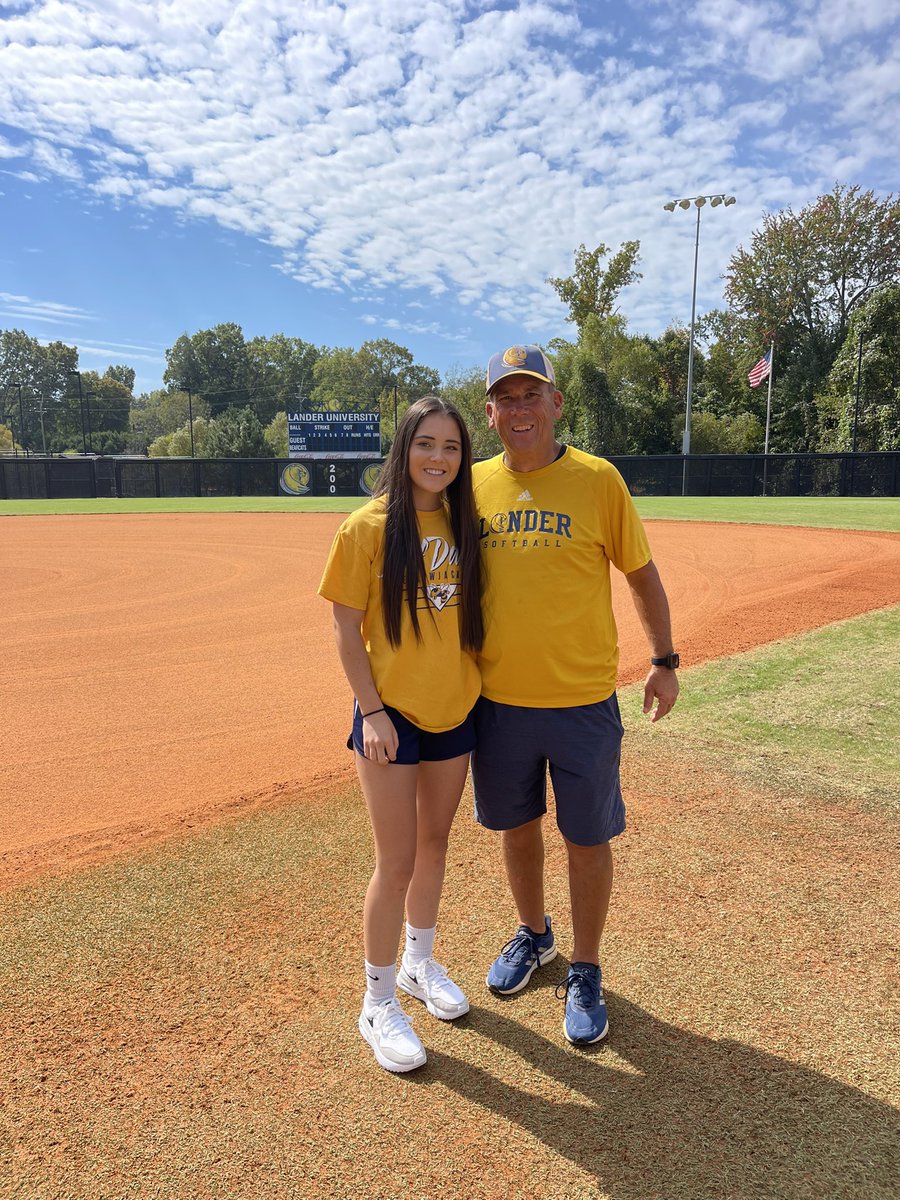 jennamiles_7's tweet photo. Had a great visit today @LanderSoftball. Thank you @Maddie_Evans7 and Coach Crawford for inviting me out today!!@SoForcePremLong @JDLadyJackets https://t.co/39Zh5DRa0q