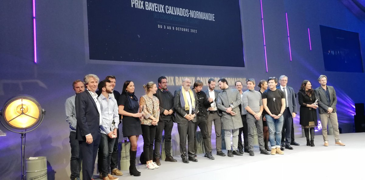 Photo de famille des lauréats et du jury ! A l'année prochaine pour la 30e! <a href="/OuestFrance14/">Ouest-France 14</a> <a href="/PrixBayeux/">Prix Bayeux Calvados-Normandie</a>