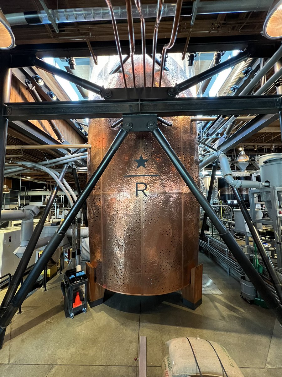 karlmckeever's tweet photo. When in Seattle…

A visit here is surely on everyone’s list @Starbucks #ReserveRoastery 

The first store 1971
The first Reserve Roastery 2014

A great place for lively and revealing conversation. Well that was the point of the very first coffee houses @TheRetailEx https://t.co/bq5wv3dEaK