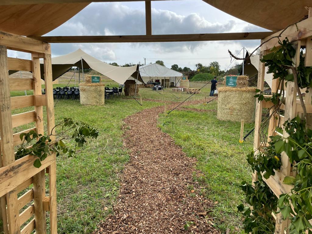 JulianHughesAg's tweet photo. There’s a lot going on over on our Kilkenny Pumpkin Picking page in anticipation of the Hughes Farming Pumpkin Festival, check it out. Lots of new stuff like bungee trampoline, giant slides, food by Azzurro Dunmore East and all on a bigger site. https://t.co/s8vun2Gn9u
