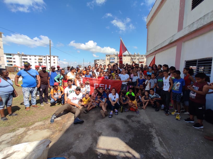 El pueblo del Consejo Popular La Coloma 💚 en un emotivo encuentro despidió a la Brigada Universitaria 🏛️ "Hermanos Saíz Montes de Oca" tras varias jornadas de trabajo ✊🏻, la representación de la FEU de Cuba 🇨🇺 deja este territorio con nuevos aires 😁.

#Revolucionando #FEUCuba