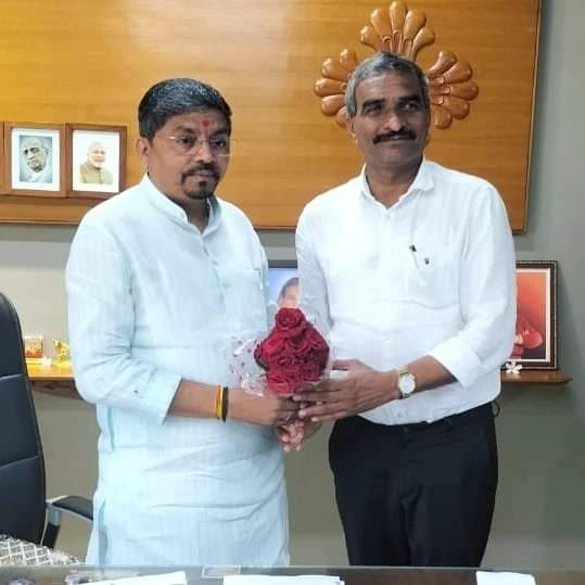 पहले से चली आ रही प्रथा के अनुसार हमला करने वाला कपड़ो से पहचाना जा रहा है  
<a href="/narendramodi/">Narendra Modi</a>
<a href="/RahulGandhi/">Rahul Gandhi</a>
<a href="/AnantPatel1Mla/">Anant Patel MLA</a>
<a href="/Adivasibhil1/">#adivasibhil</a>
<a href="/TribalArmy/">Tribal Army</a>
<a href="/Bpvm_Gujarat/">भीलप्रदेश विधार्थी मोर्चा गुजरात</a>

#Istand_With_MlaAnantPatel