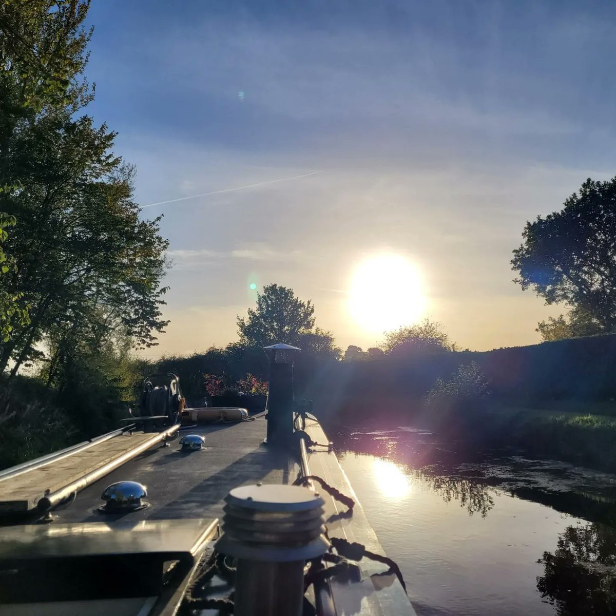Enjoyed a beautiful afternoon cruise with a stunning sunset as we came into our mooring for the night. #boatsthattweet #narrowboat_jackthelad #narrowboat #leedsandliverpoolcanal