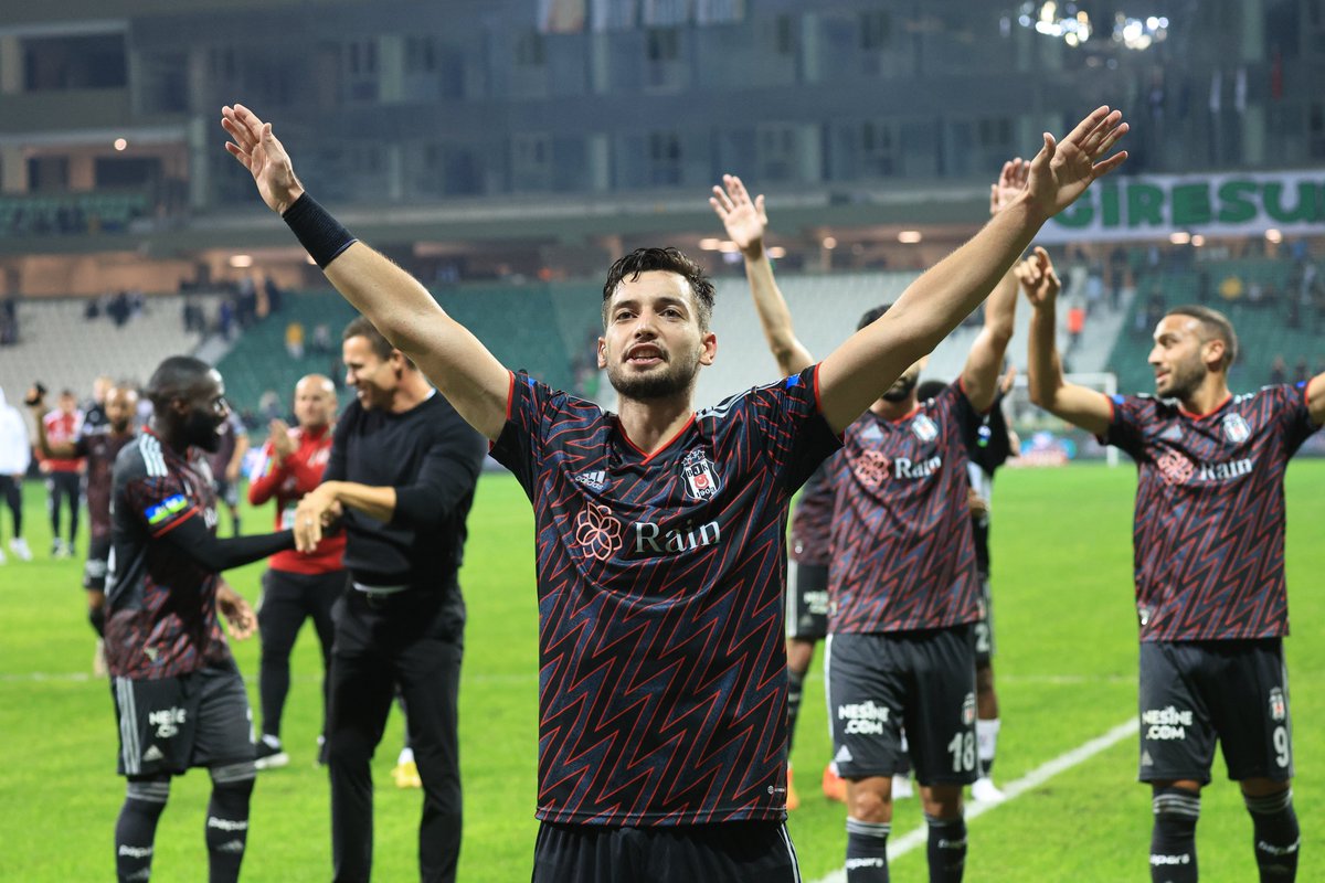 Besiktas's tweet photo. 🙌🏻

#GRSvBJK https://t.co/OdgjUocqyo
