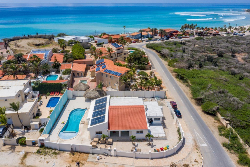 Happy_Rentals's tweet photo. Staying at a spacious vacation home with all your family is unmatched and you can't convince us otherwise. 🗣😍

With 6 bedrooms/ 6 bathrooms it sleeps 10 adults and 6 kids comfortably!

Alegria Ocean View Villa:
https://t.co/vXAmfXYnXM
.
.
#aruba, #vrbo, #rentals, #airbnb https://t.co/iyDn5VuGcd