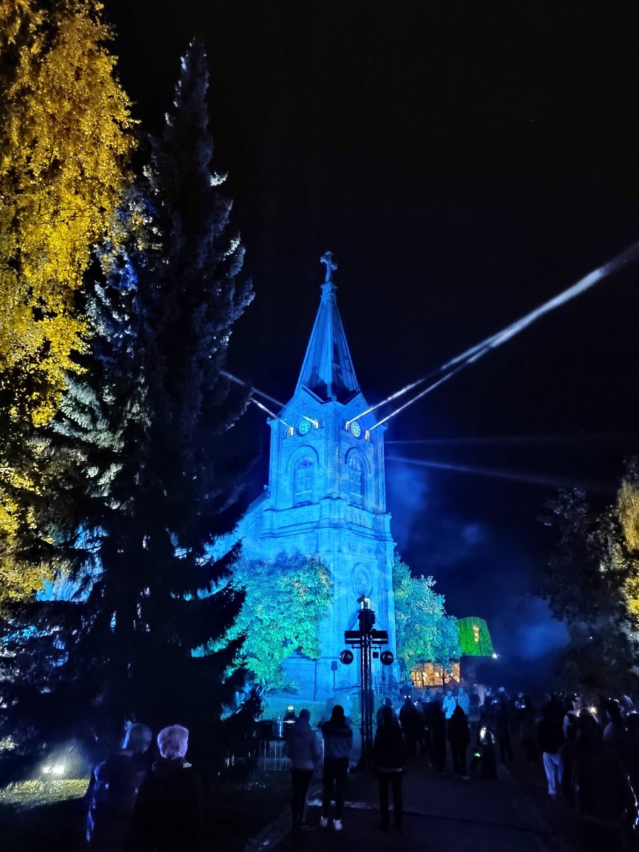 MKtsudo's tweet photo. Valon kaupunki on siitä kiva tapahtuma, että mitään kuvia ei tarvitse käsitellä tai värittää. Se on myös turhauttavaa, koska ei kukaan usko et tältä siellä oikeastikin näytti :D https://t.co/7WTm5xbKeU