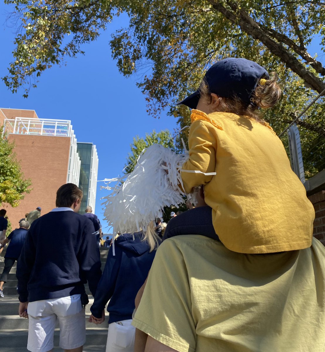 gtalumni's tweet photo. Who’s excited to cheer on the Jackets? 🤩 #Homecoming2022 #gojackets https://t.co/CQfMNuyRTj