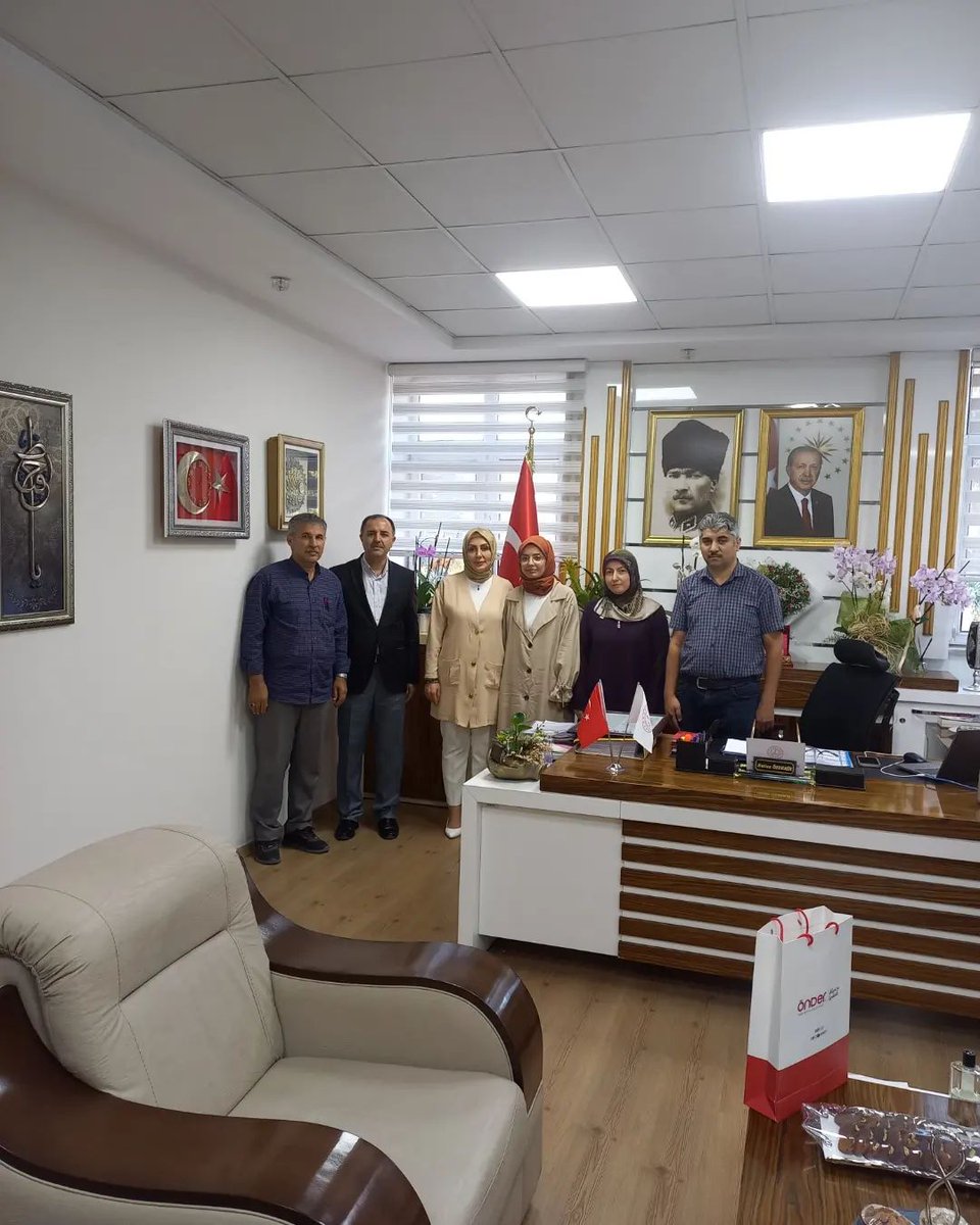 Yönetim Ekibi olarak İl Milli Eğitim Müdürümüz sayın Hatice Özdemir'i ziyaret ettik.