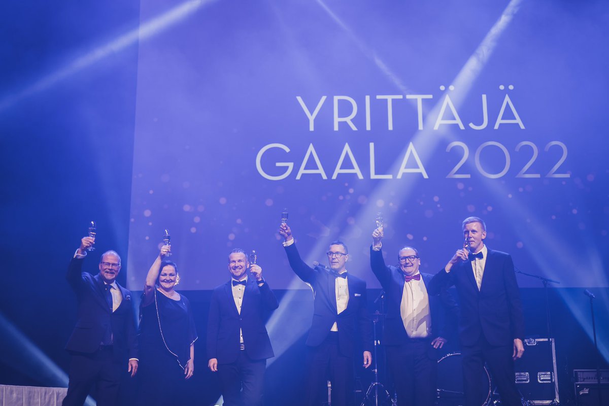 Varsinais-Suomen #yrittäjägaala ei onnistuisi ilman upeita yhteistyökumppaneitamme. Lämmin kiitos @OP_Ryhma Turun seutu, <a href="/kryhma/">K-ryhmä</a> Länsi-Suomi, <a href="/RajuLiveOy/">RajuLive</a> ja <a href="/ElisaOyj/">Elisa</a>. #yrittäjät <a href="/JyrkiHakkarain1/">Jyrki Hakkarainen</a> <a href="/HannaMunter/">Hanna Munter</a> <a href="/Niklasosterlund/">Niklas Österlund</a> <a href="/InnaLauri/">Lauri Inna</a> <a href="/jrokala/">Jani Rokala</a> ja <a href="/Juha_Petteri/">Juha Laukkanen</a> 💎