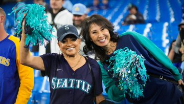 Mariners fans at Rogers Centre. 