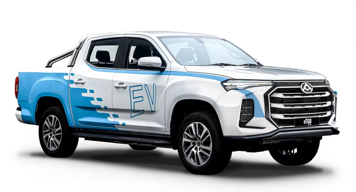 9SIXNL's tweet image. LDV has revealed that it will soon launch three commercial-focused electric vehicles in Australia, including the country’s first all-electric ute.
The first of the trio is the eT60 that’s set to arrive in November 2022.  #EVpickuptruck #EVVan #LDV

bit.ly/3fMLJY1