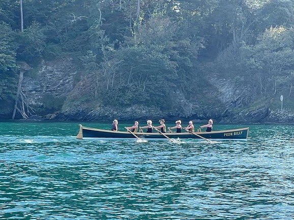 What an incredible day! Next trip Monday 1630. Trips until the end of October. Book yours through the website widget.eola.co/emp3f/activiti…

#helfordriver #cornwall #boattrips #AutumnVibes