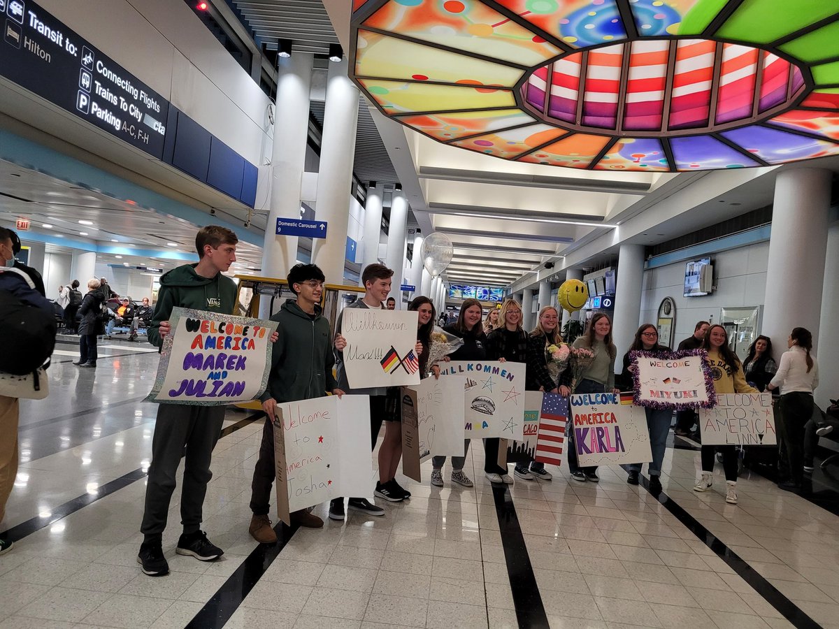 VJAGermany's tweet photo. Waiting for our friends from across the pond! @VJAGermanClub @AndrewHS_d230 https://t.co/CRrn5N0JvT