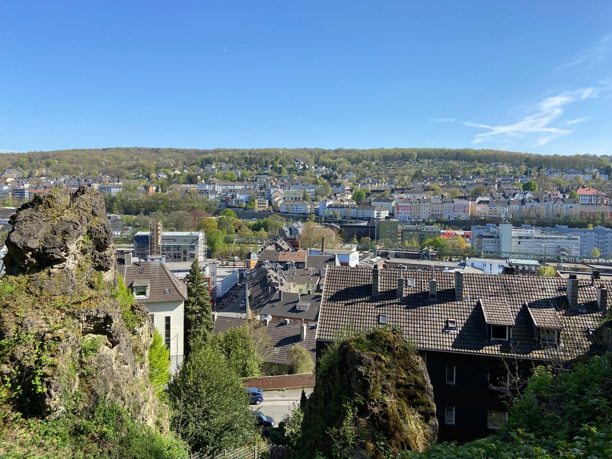 Ein letzter Blick für heute vom Hohenstein am Rott auf #Wuppertal Barmen. Guten Abend und gute Nacht Twittertal.