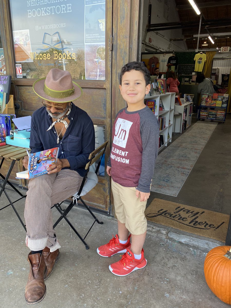 whosebooks's tweet photo. It was a great morning in Oak Cliff. We had author and musician Shawn Amos share his middle grade novel Cookies & Milk with us. #bookacces #whosebooks #community https://t.co/0mFgxAZLKK