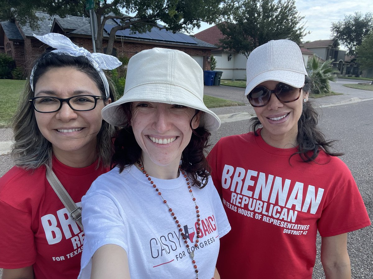 TheHelenaB's tweet photo. It’s a great day for block walking ❤️🇺🇸❤️ #WomenForCassy #FireCuellar #PaDelanteConCassy #BetterWayForward  CC: @CasandraLGarcia @BrennanForTexas https://t.co/ymVCQT2AmE