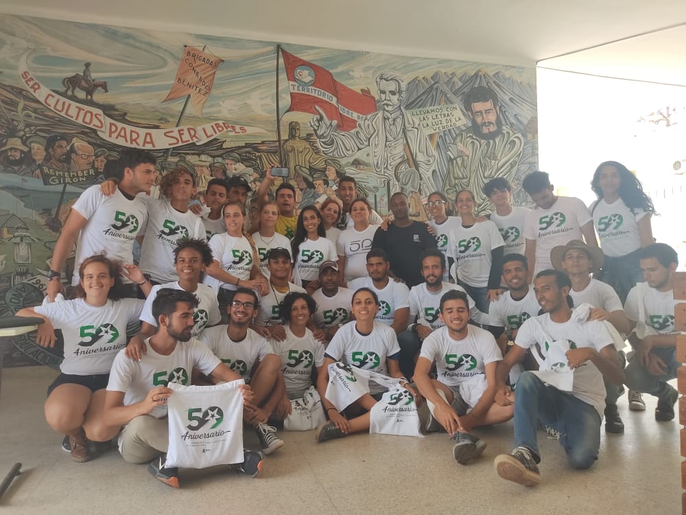 Recibe con los brazos abiertos la <a href="/UPR_Cuba/">Universidad de Pinar del Río</a> a los integrantes de la Guerrilla Universitaria "Hermanos Saíz Montes de Oca" ✊🏽💚🇨🇺 que se encontraba apoyando en las tareas de recuperación de la comunidad de La Coloma.

#RevolucionandoLaFEU #SomosFEU #PinarSeLevanta