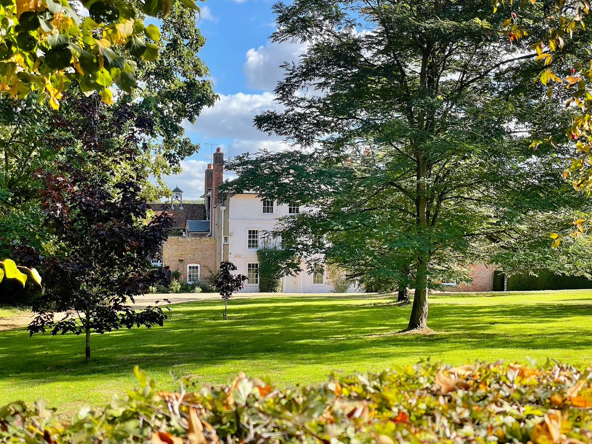 nikkilewisphoto's tweet photo. The Old Rectory Farm, Walkern.
#theoldrectoryfarm #rectory #farm #oldrectory #walkern #hertslife #herts #nikkilewisphotography #nikkilewisphotos #house #home #ground #trees #garden #largegarden #estate #bluesky #autumn https://t.co/npfAIOlCZE