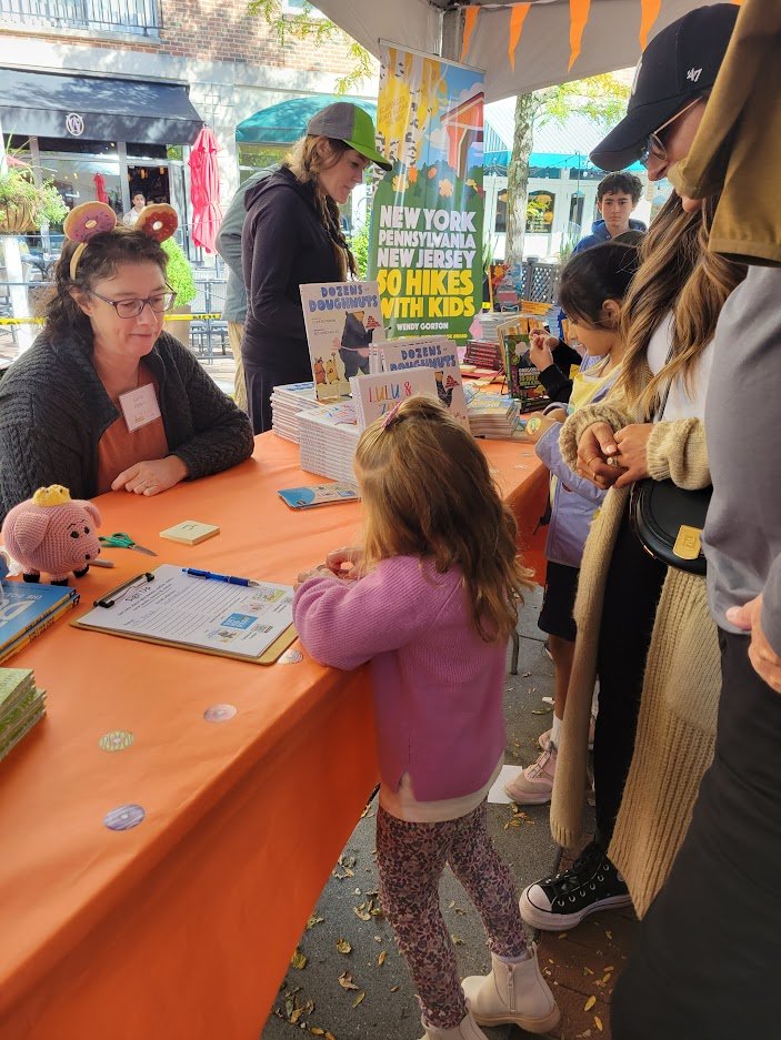 PrincetonPLkids's tweet photo. @PrincetonPL @MUTTScomics @studioroxas @AgentPenfold @SherriRinker @crews_nina Here are even more photos from the Princeton Children's Book Festival, these ones featuring: @gitavarad1 @AuthorLauraGehl @BarbDiLorenzo and @CarrieFinison!
Still going strong with 30 minutes left in the day!
#pplbookfest https://t.co/vyVbJgf1dO