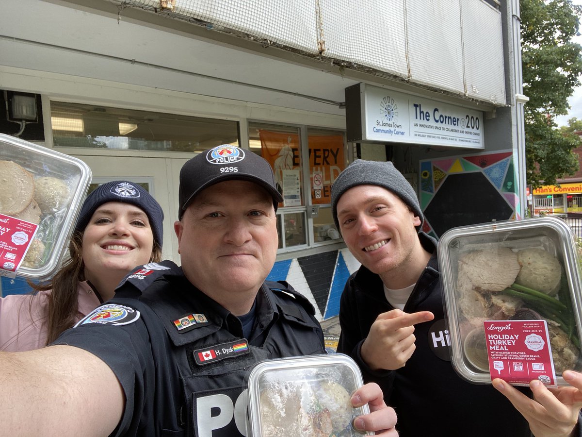 Long line ready at <a href="/thecornersjt/">The Corner</a> for a holiday meal yesterday. Thx to the Corner staff, volunteers as well as the <a href="/cyac_tps/">TPS_CYAC</a> &amp; <a href="/RyanTaerk/">Ryan Taerk</a> <a href="/JoshTaerk/">Josh Taerk</a> &amp; our Neighbourhood Community Officers all #workingtogether