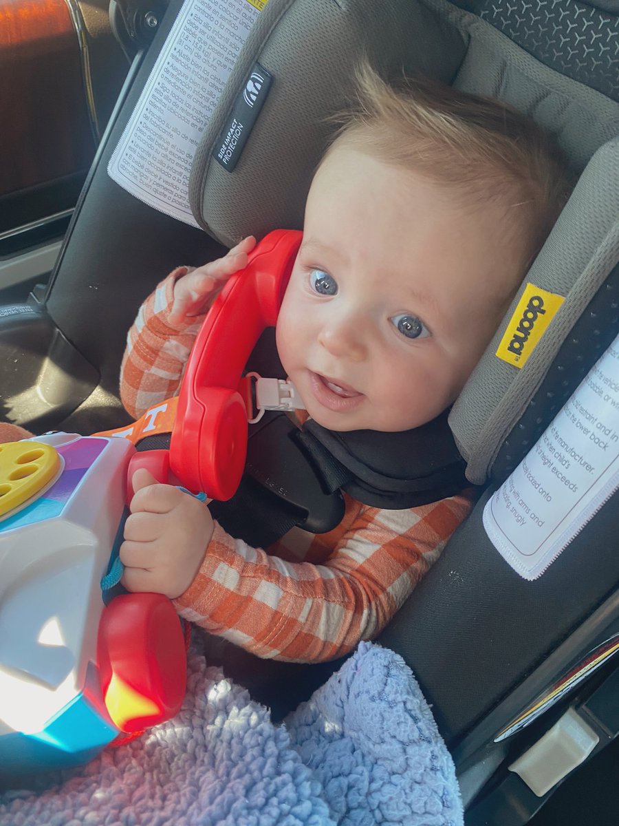 Ashley_H_Knight's tweet photo. 🎶 “Operator, won't you put me on through? I gotta send that L down to Baton Rouge!” 🎶
#GoVols #BabyVol #FutureVFL https://t.co/fit7Mxlp6V